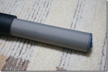 スクリーンは筒状にして収納可能